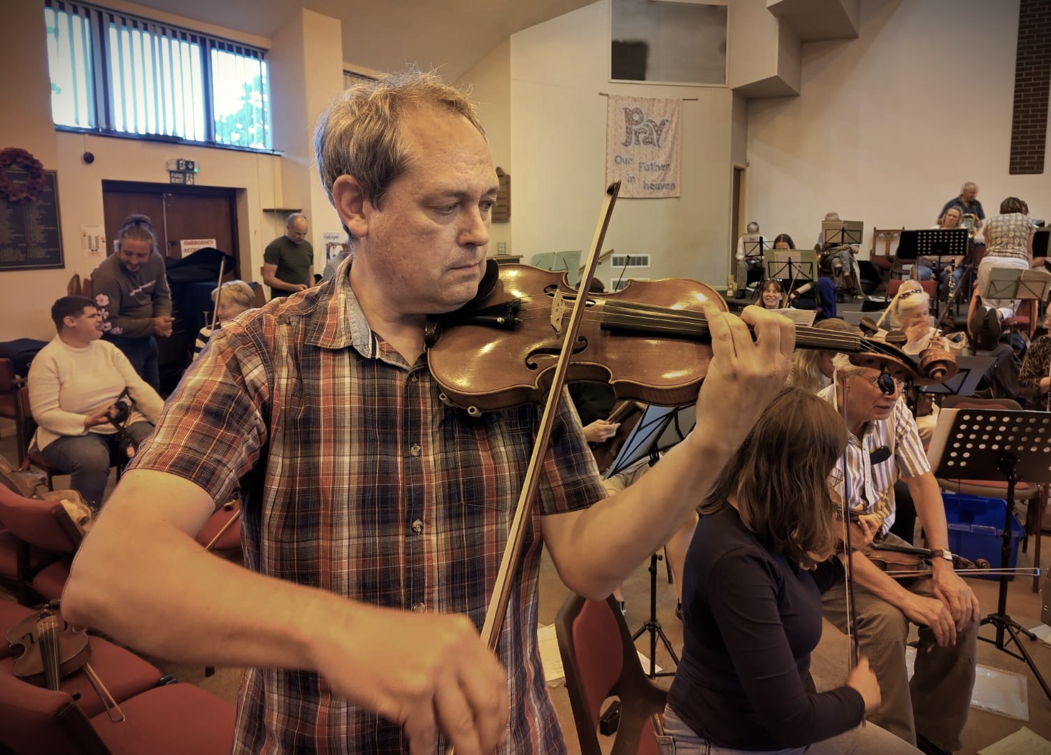 Alex Postlethwaite in rehearsals with Shrewsbury Symphony Orchestra